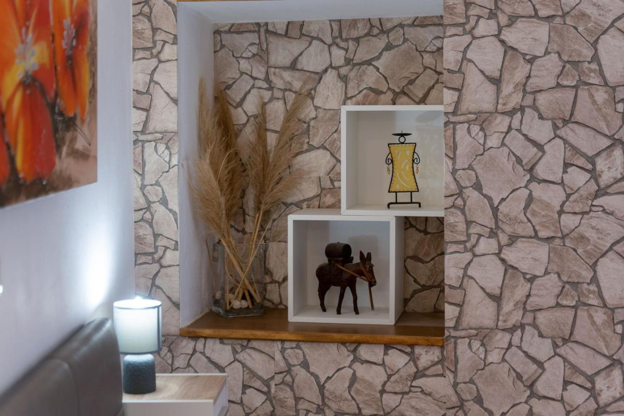 Casa Albina Apartment Ровин Екстериор снимка