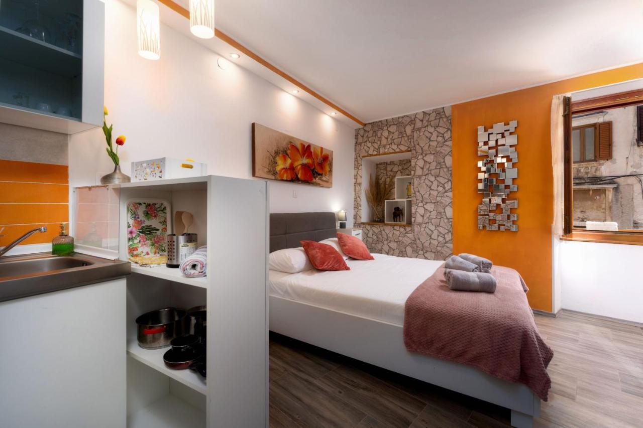 Casa Albina Apartment Ровин Екстериор снимка