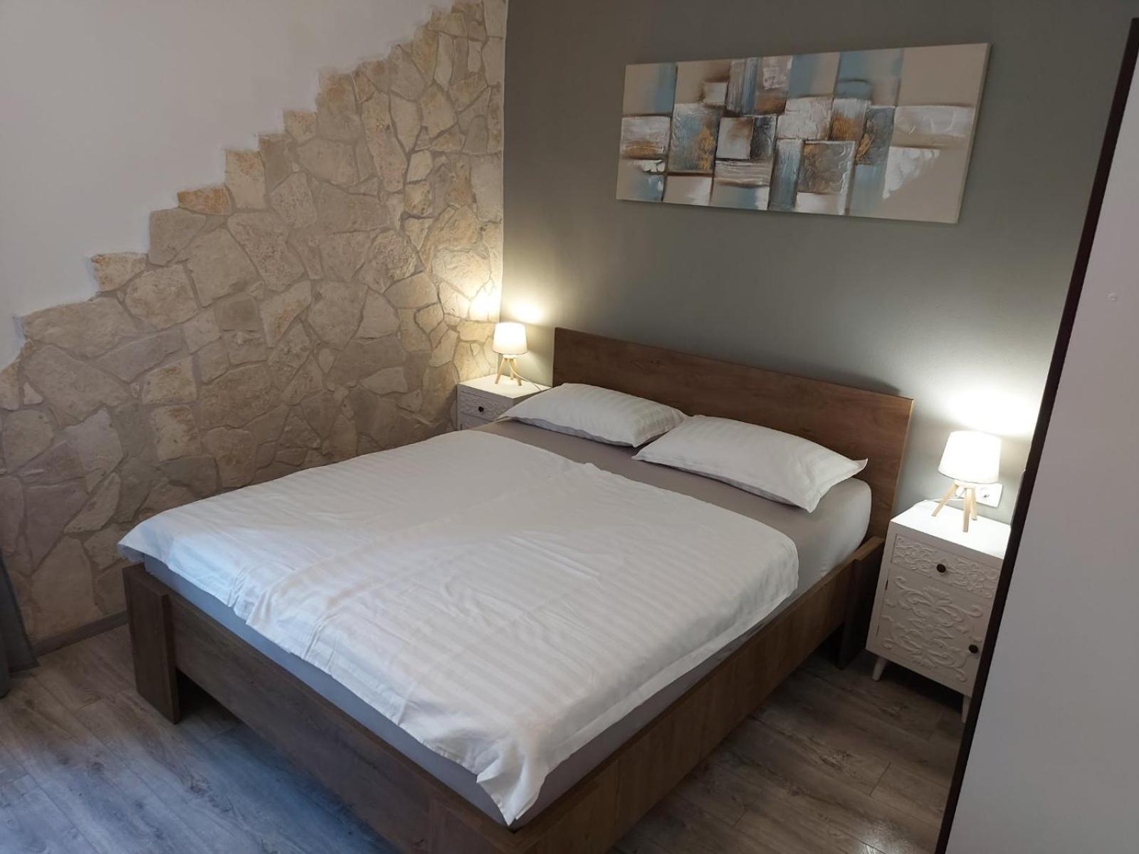 Casa Albina Apartment Ровин Екстериор снимка