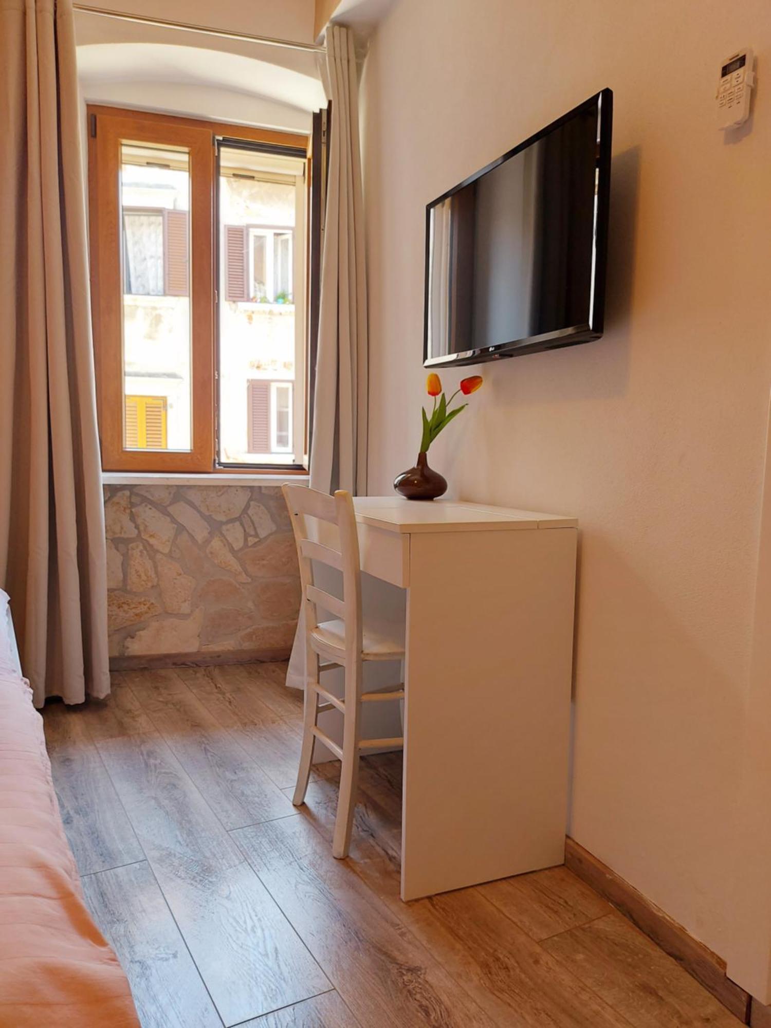 Casa Albina Apartment Ровин Екстериор снимка